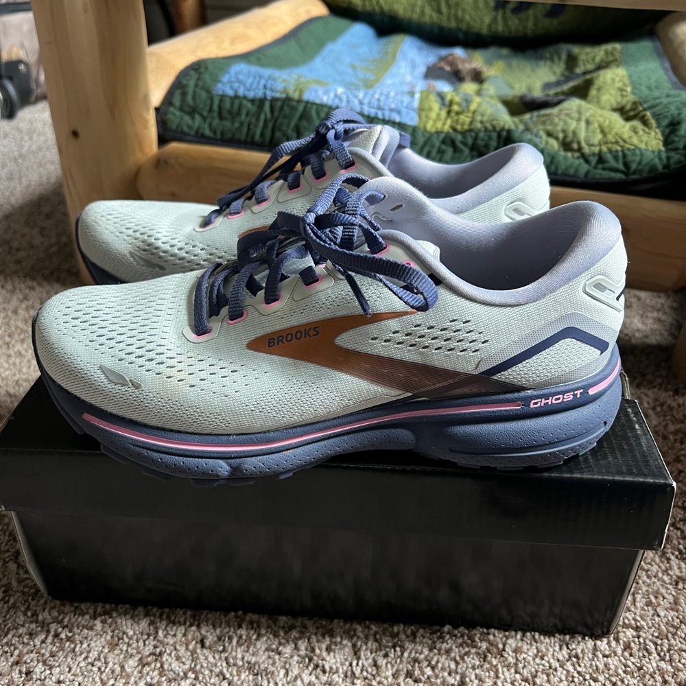 Women’s Brooks Ghost 15 Size 6.5D